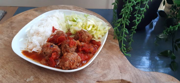 Gehaktballetjes in tomatensaus