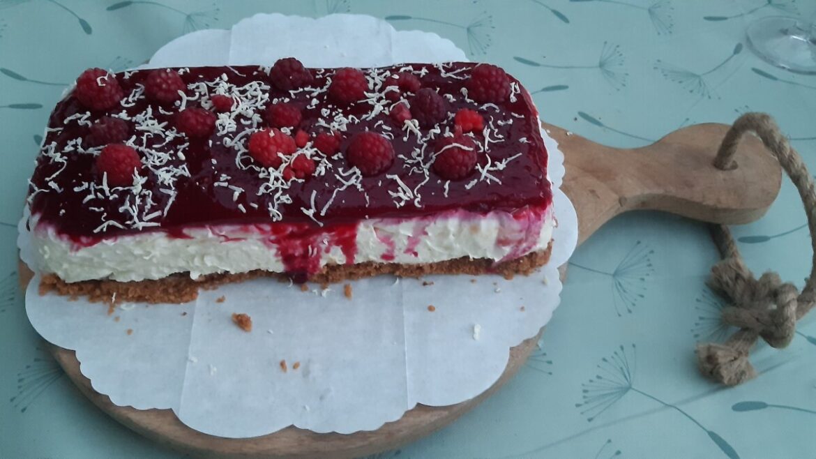 Cheesecake met frambozen en witte chocolade