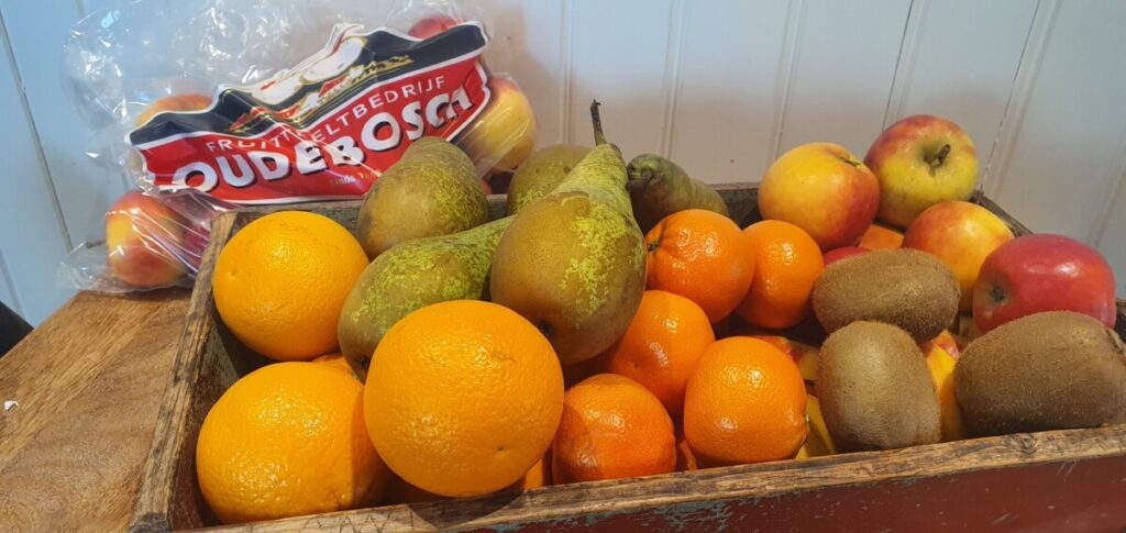 Schaal vol vers fruit uit Groningen